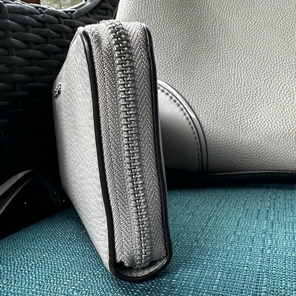 Michael Kors Jet Set Travel Continental Wristlet in Ash Grey - Picture 4 of 10